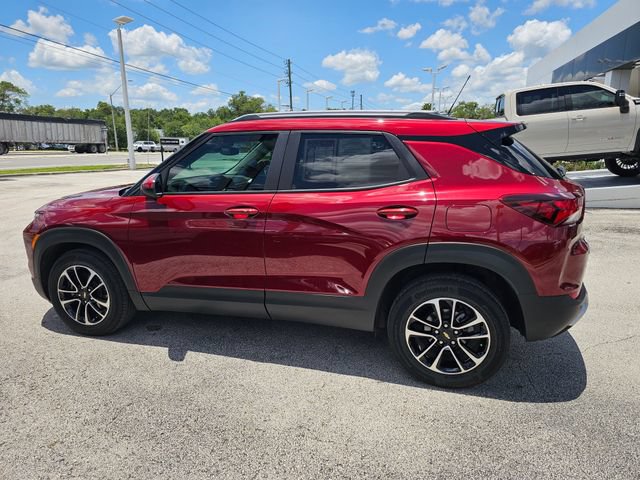 Used 2023 Chevrolet TrailBlazer LS FWD image 2