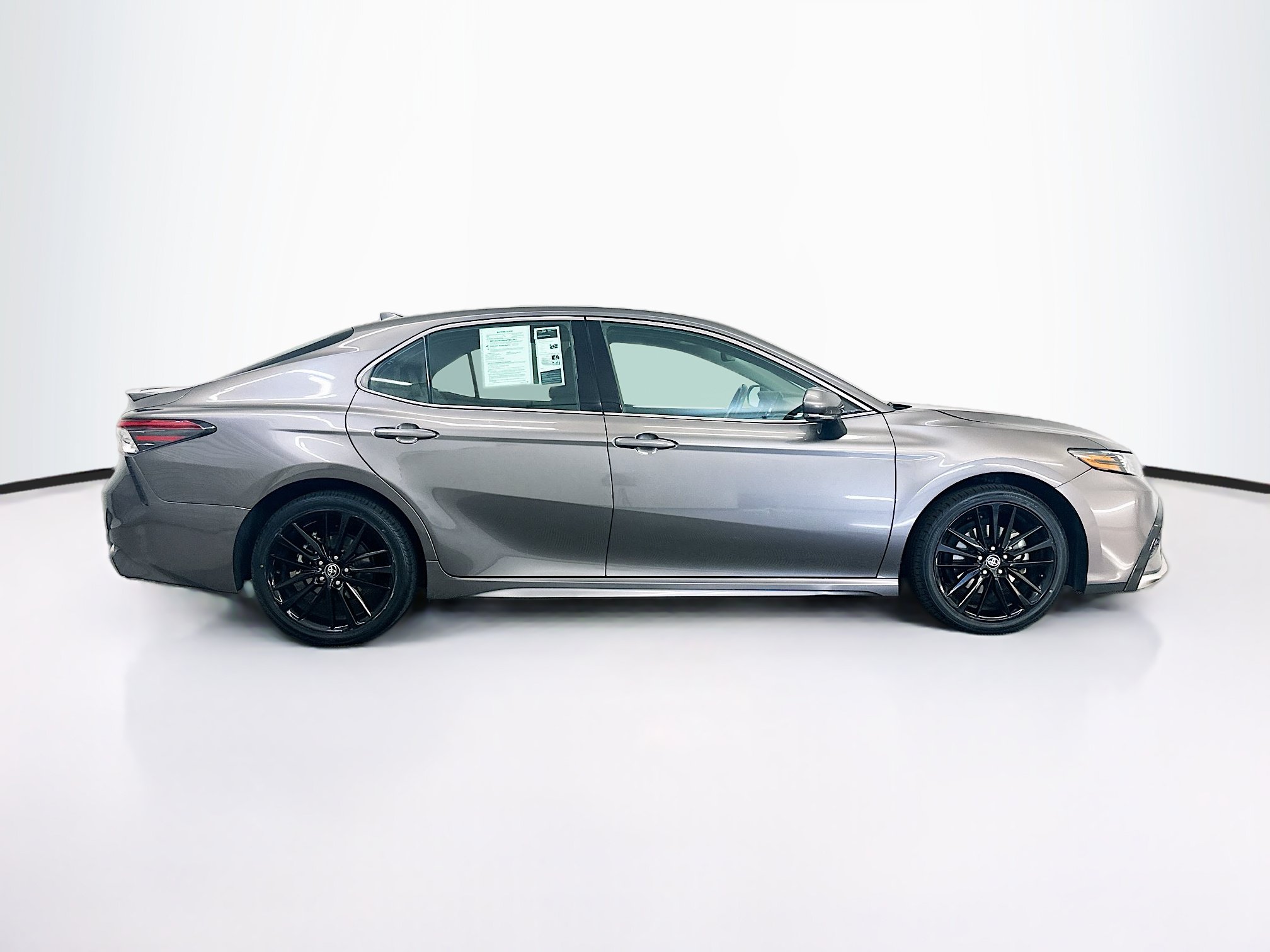 Used 2024 Toyota Camry XSE FWD image 10