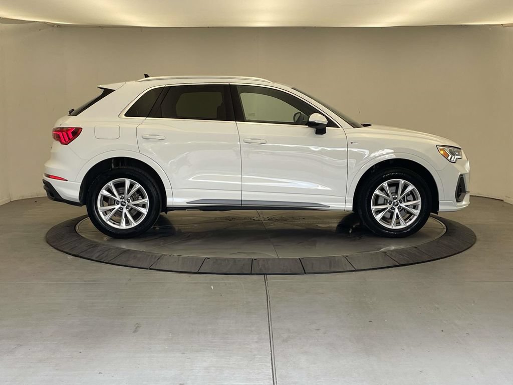 Certified 2025 Audi Q3 2.0T Premium w/ Convenience Package AWD/4WD image 8