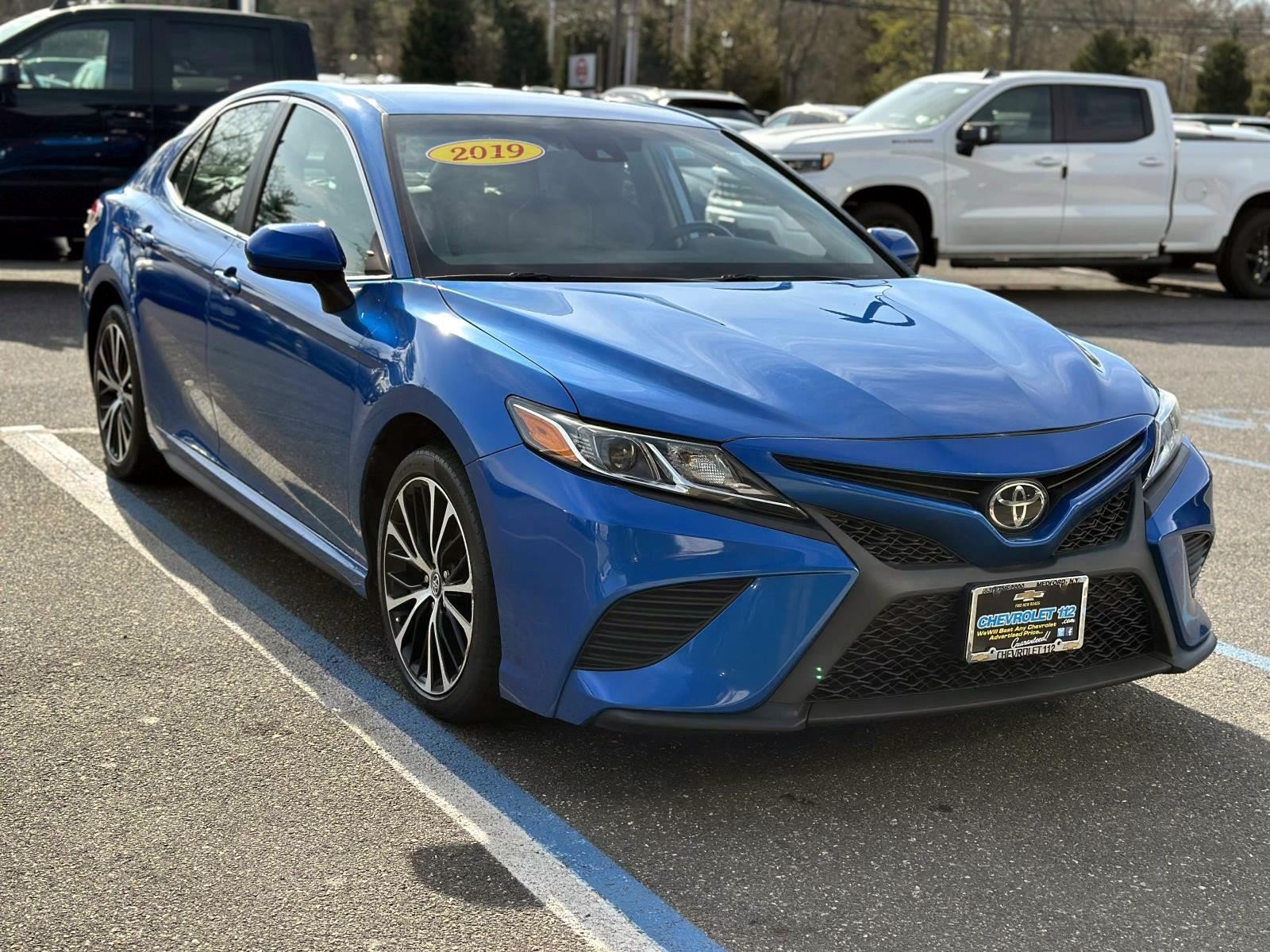 Used 2019 Toyota Camry SE FWD image 5