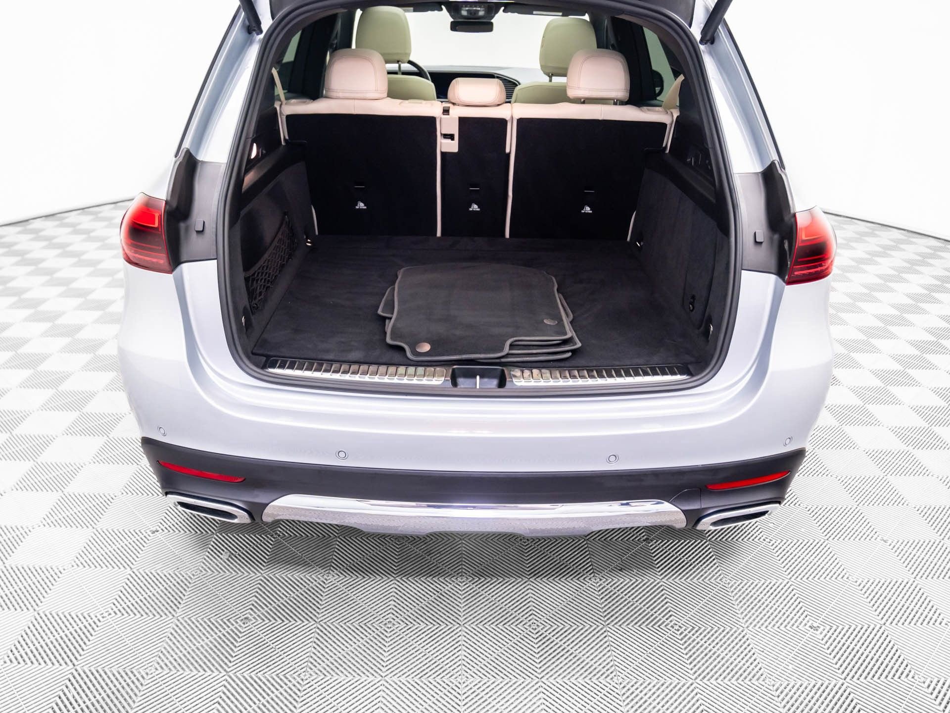 Certified 2024 Mercedes-Benz GLE 350 4MATIC w/ Winter Package image 34