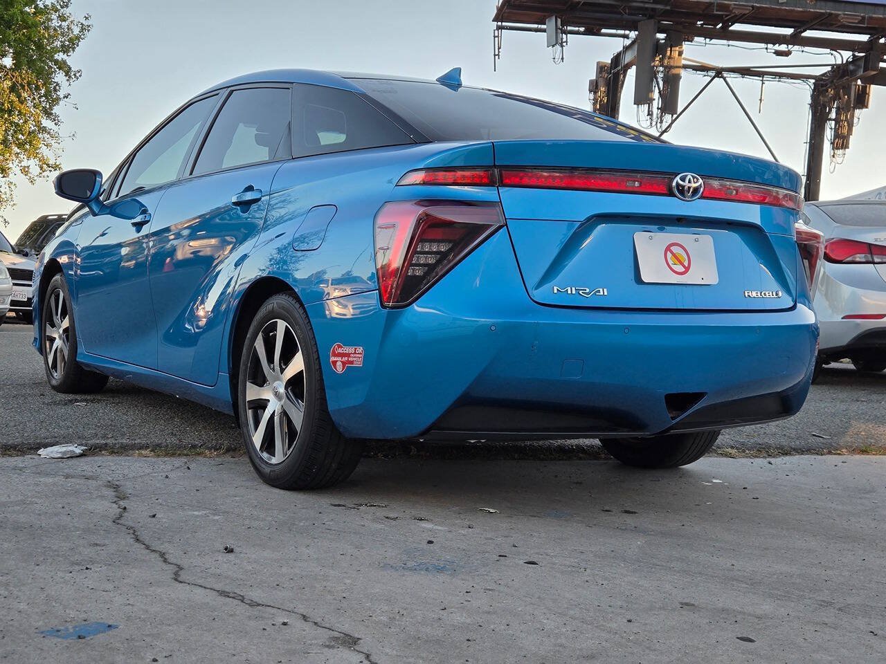 Used 2018 Toyota Mirai FWD image 17