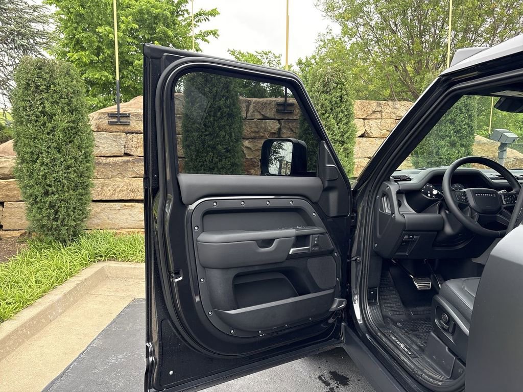 New 2026 Land Rover Defender 110 X AWD/4WD image 18