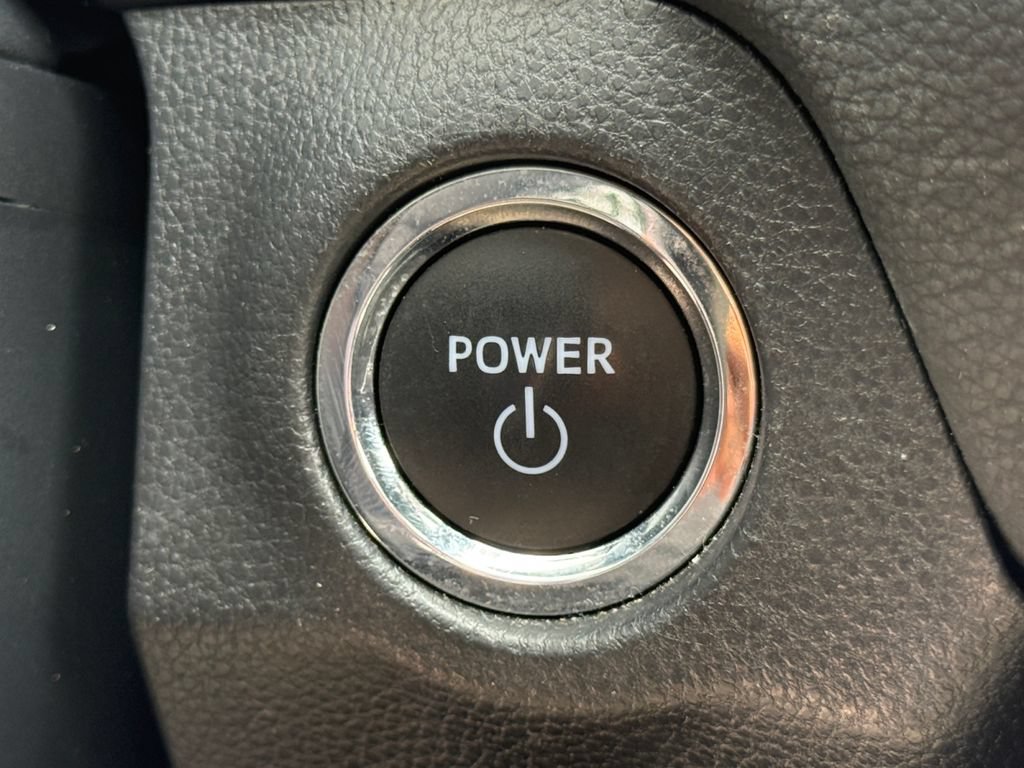 Used 2025 Toyota RAV4 XLE AWD/4WD image 27