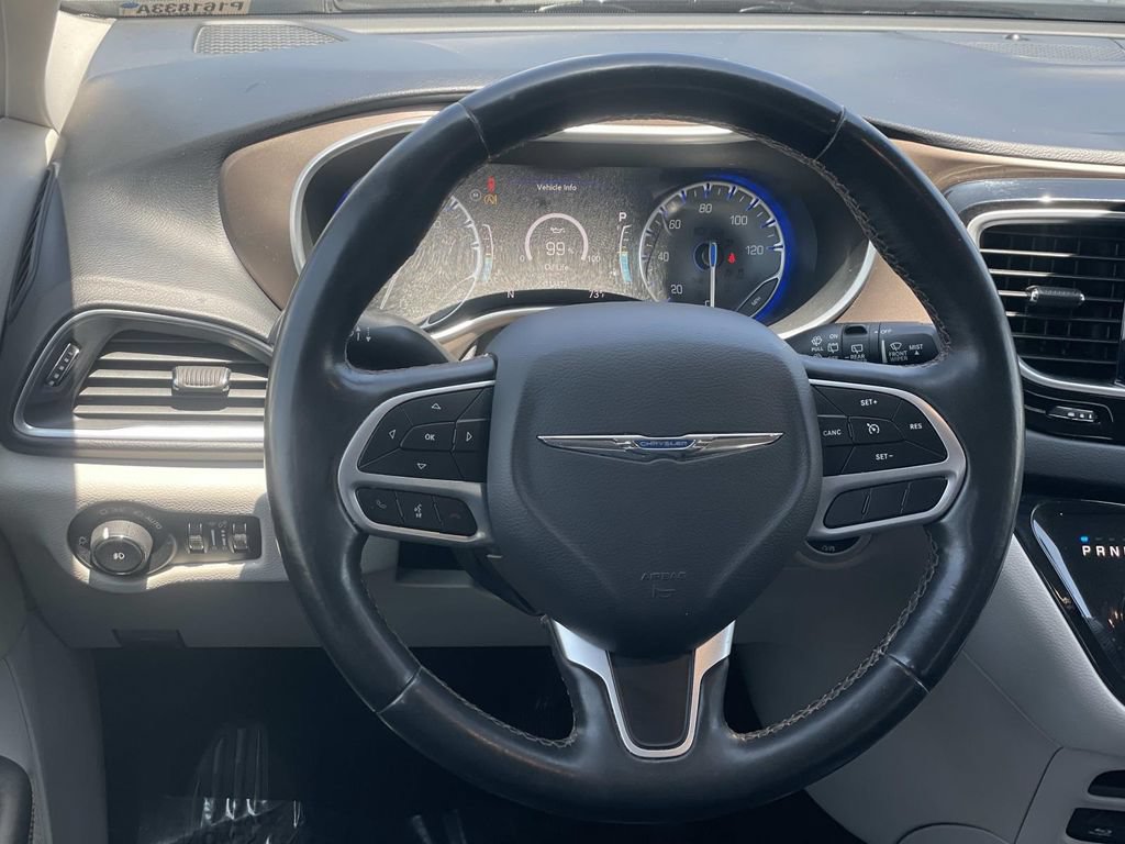 Used 2017 Chrysler Pacifica Touring-L Plus FWD image 8