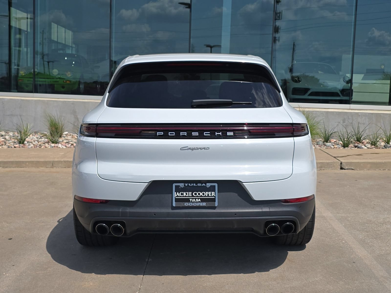 Used 2024 Porsche Cayenne AWD/4WD image 6
