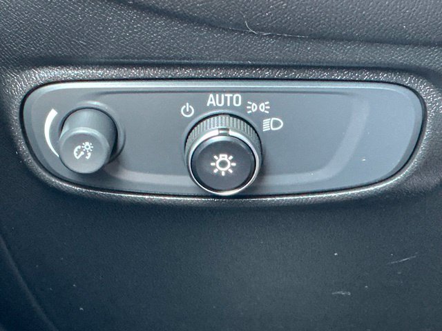 Used 2020 Chevrolet Equinox LS FWD image 19