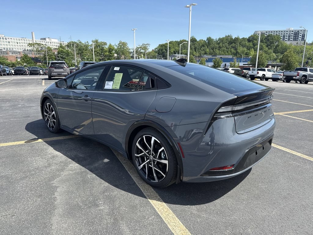 New 2026 Toyota Prius Plug-In Hybrid FWD image 3