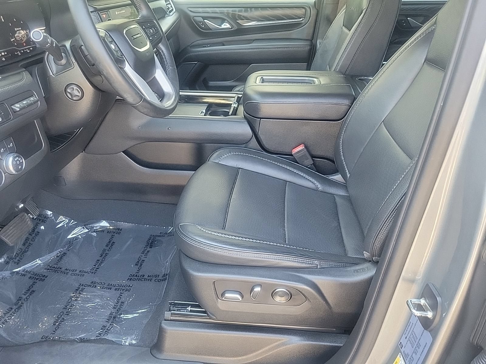 Used 2023 GMC Yukon Denali AWD/4WD image 13