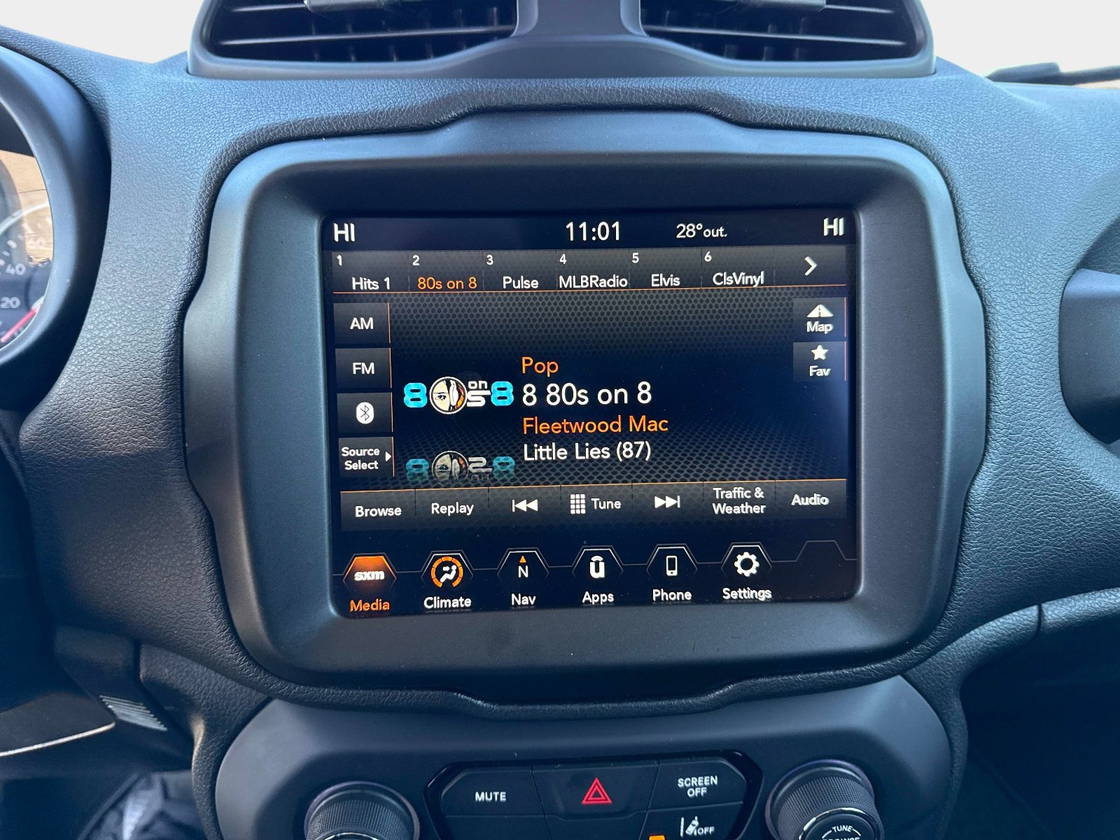 Used 2023 Jeep Renegade Latitude image 23