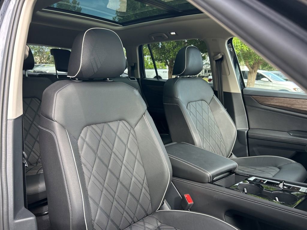 Used 2025 Volkswagen Atlas SEL Premium R-Line image 46
