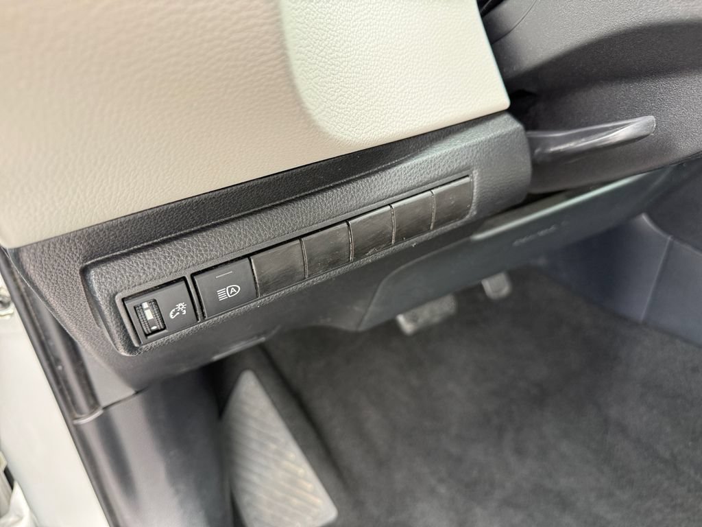 Used 2024 Toyota Corolla LE w/ LE Premium Package FWD image 27