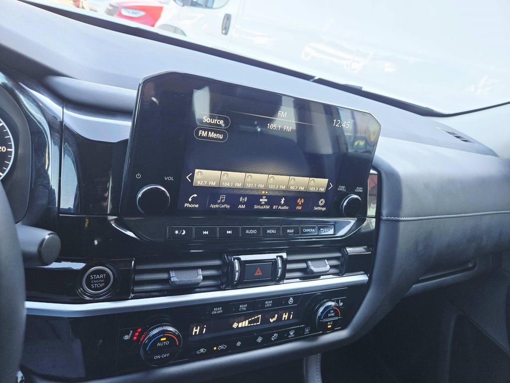 Used 2023 Nissan Pathfinder SL w/ Black Appearance Package image 25