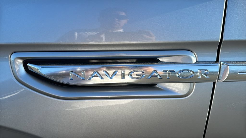 Used 2021 Lincoln Navigator L Reserve w/ Luxury Package AWD/4WD image 7