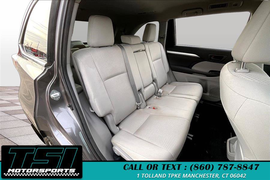 Used 2016 Toyota Highlander LE AWD/4WD image 26
