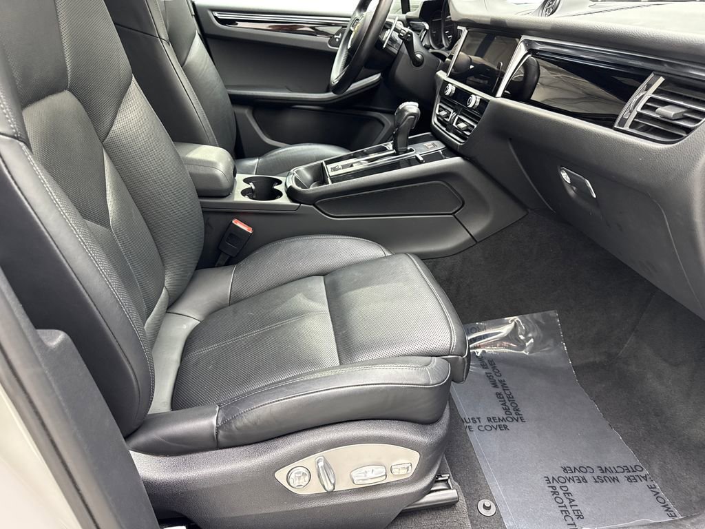 Used 2023 Porsche Macan image 43