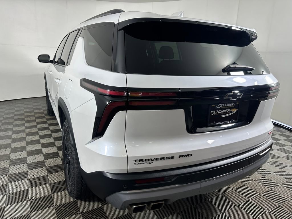 Used 2024 Chevrolet Traverse Z71 w/ Enhanced Driving Package image 3