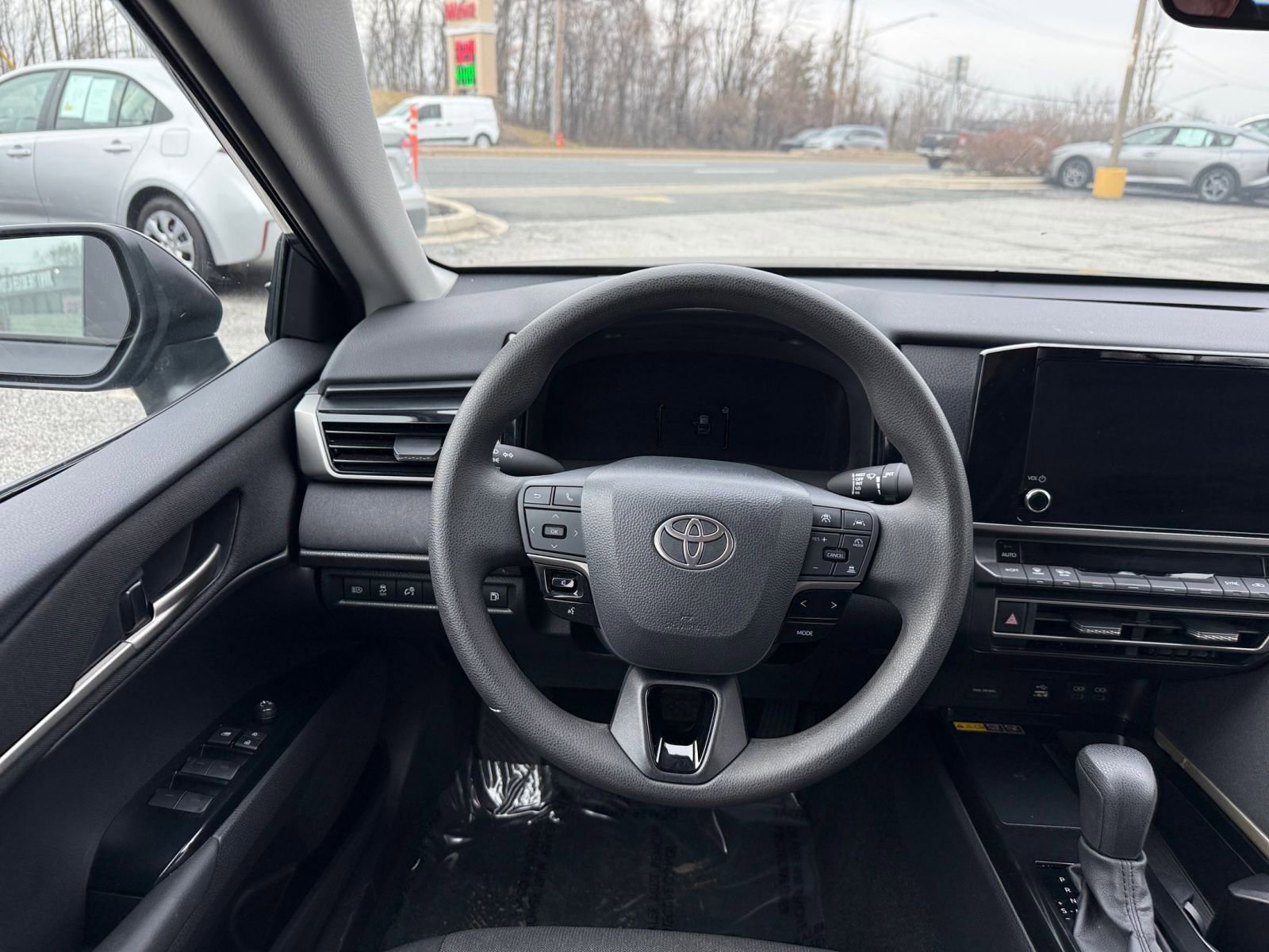 Used 2025 Toyota Camry LE image 34