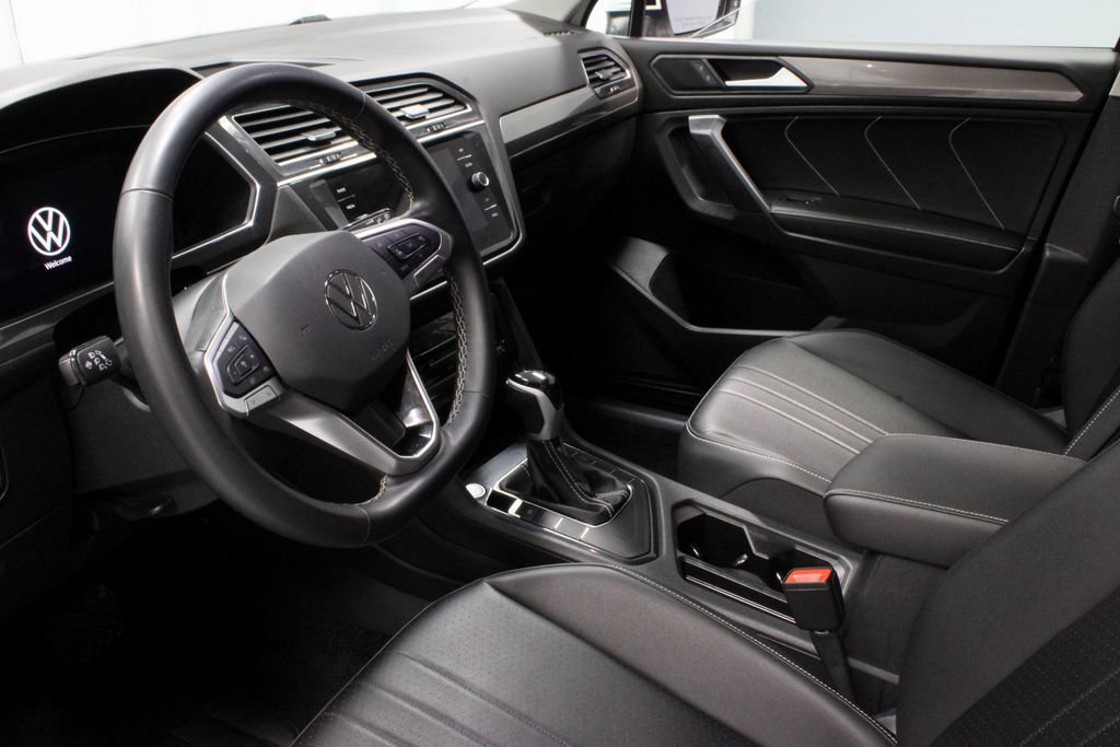 Used 2024 Volkswagen Tiguan SE FWD image 24