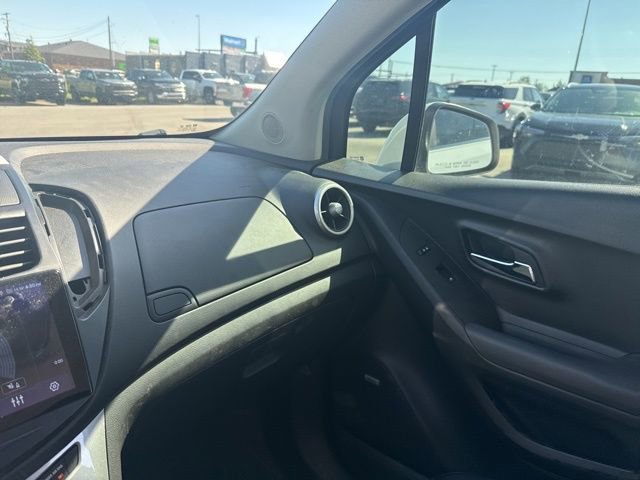 Used 2016 Chevrolet Trax LT w/ LT Sun and Sound Package FWD image 19