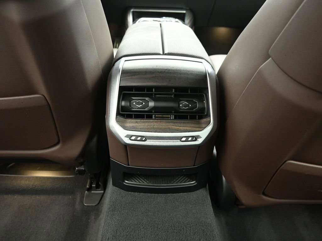 Used 2023 BMW 760i xDrive w/ Luxury Rear Seating Package image 24