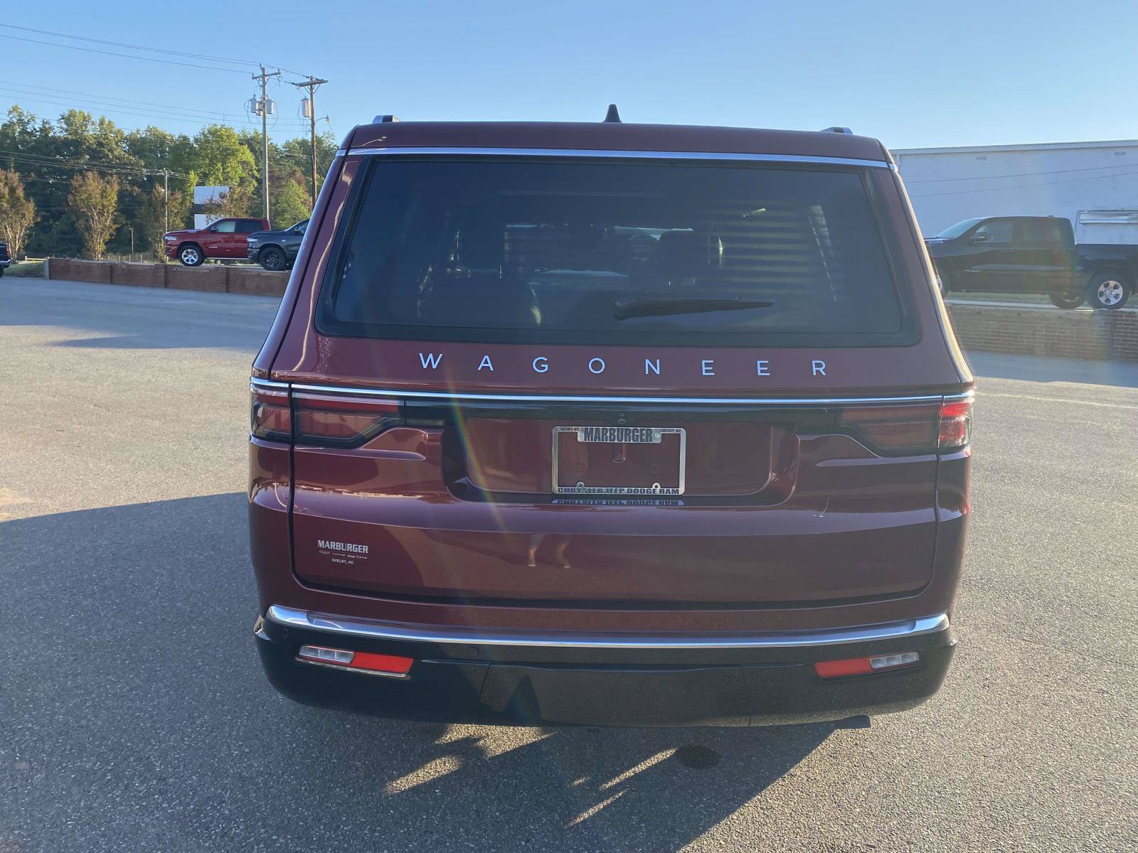Used 2025 Jeep Wagoneer Series III w/ Premium Group I AWD/4WD image 8