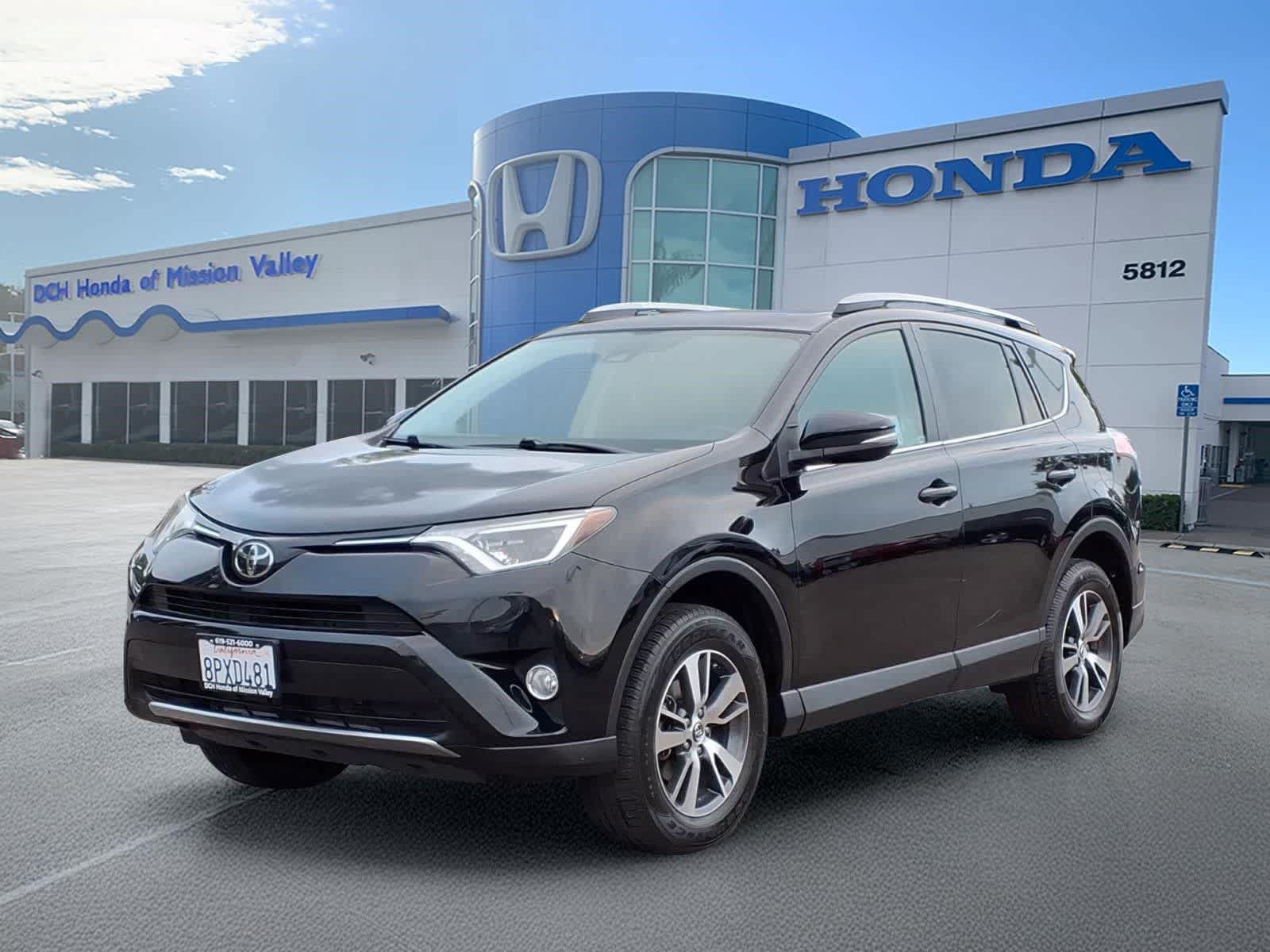 Used 2017 Toyota RAV4 XLE FWD image 1