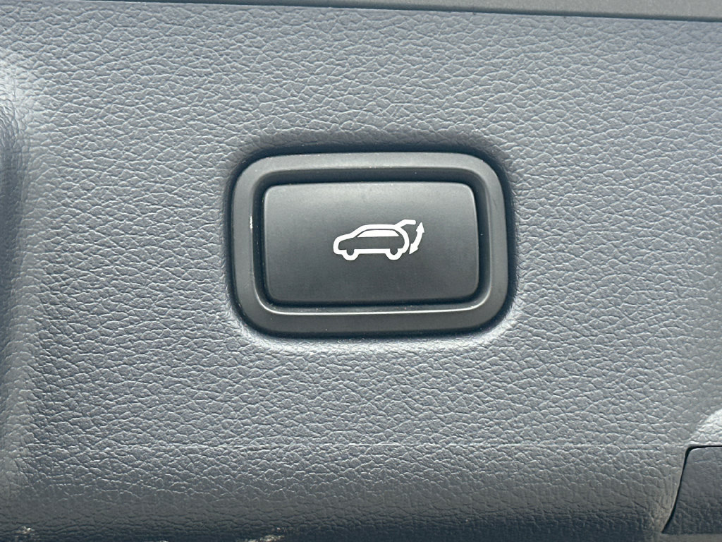 Used 2023 Hyundai Palisade Limited FWD image 19
