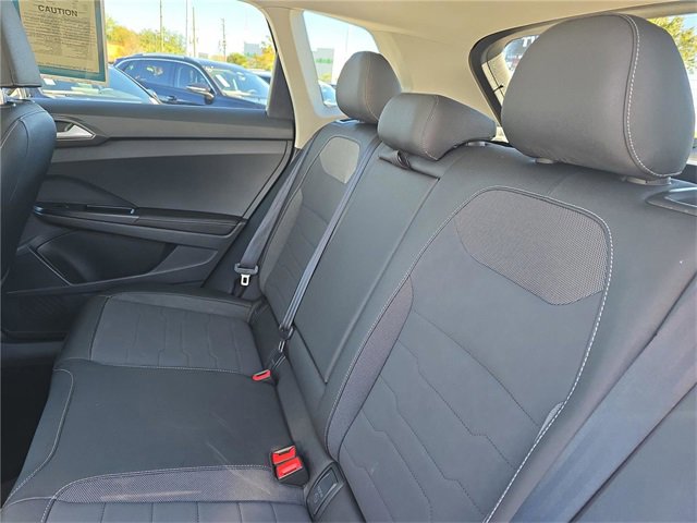 Used 2025 Volkswagen Taos SE image 12