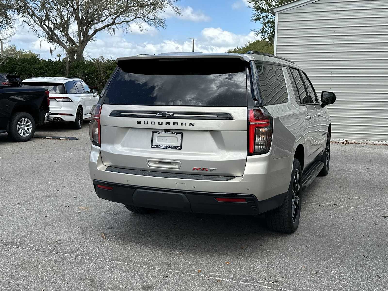 Used 2023 Chevrolet Suburban RST AWD/4WD image 6