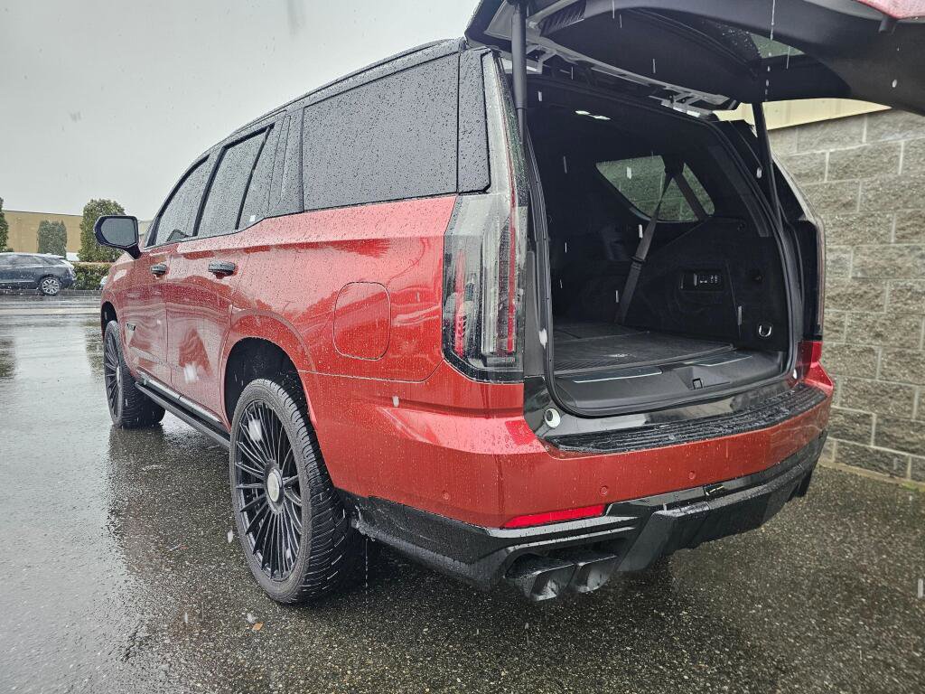 Used 2025 Cadillac Escalade V image 7