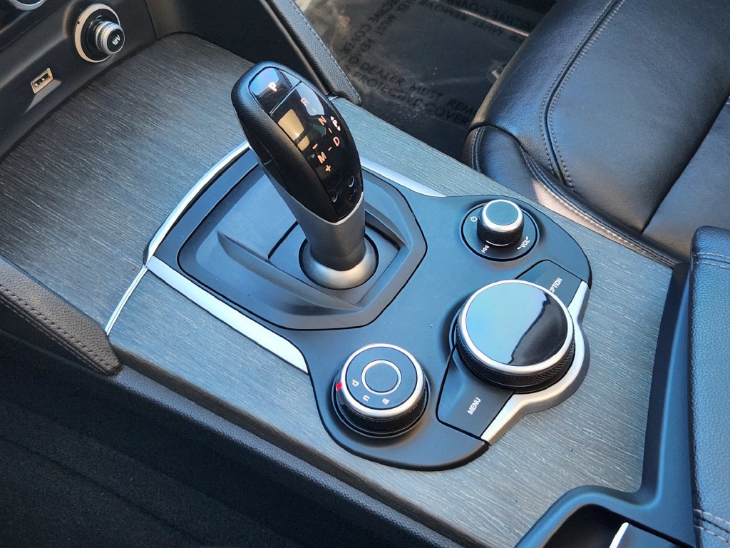 Used 2018 Alfa Romeo Stelvio Ti AWD/4WD image 11