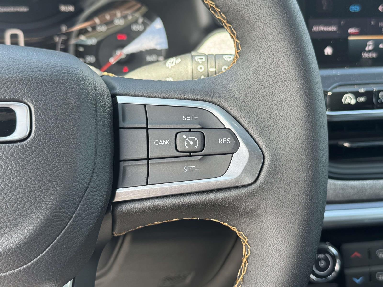 New 2026 Jeep Compass Latitude AWD/4WD image 9
