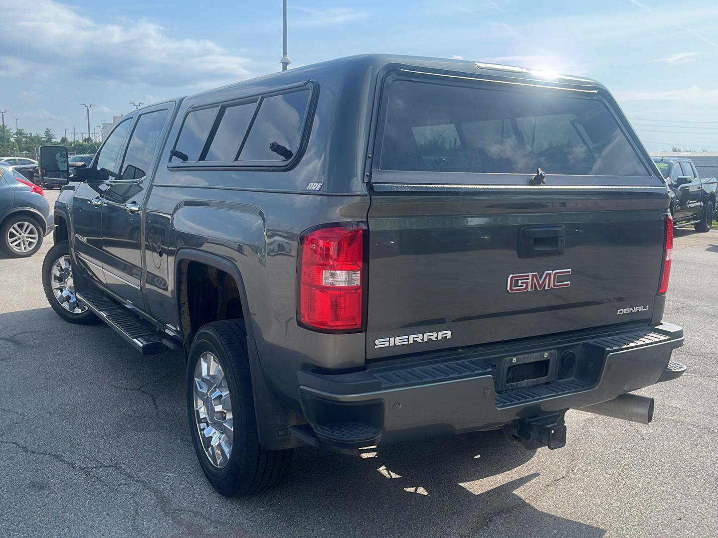 Used 2017 GMC Sierra 2500 Denali w/ Duramax Plus Package AWD/4WD image 8