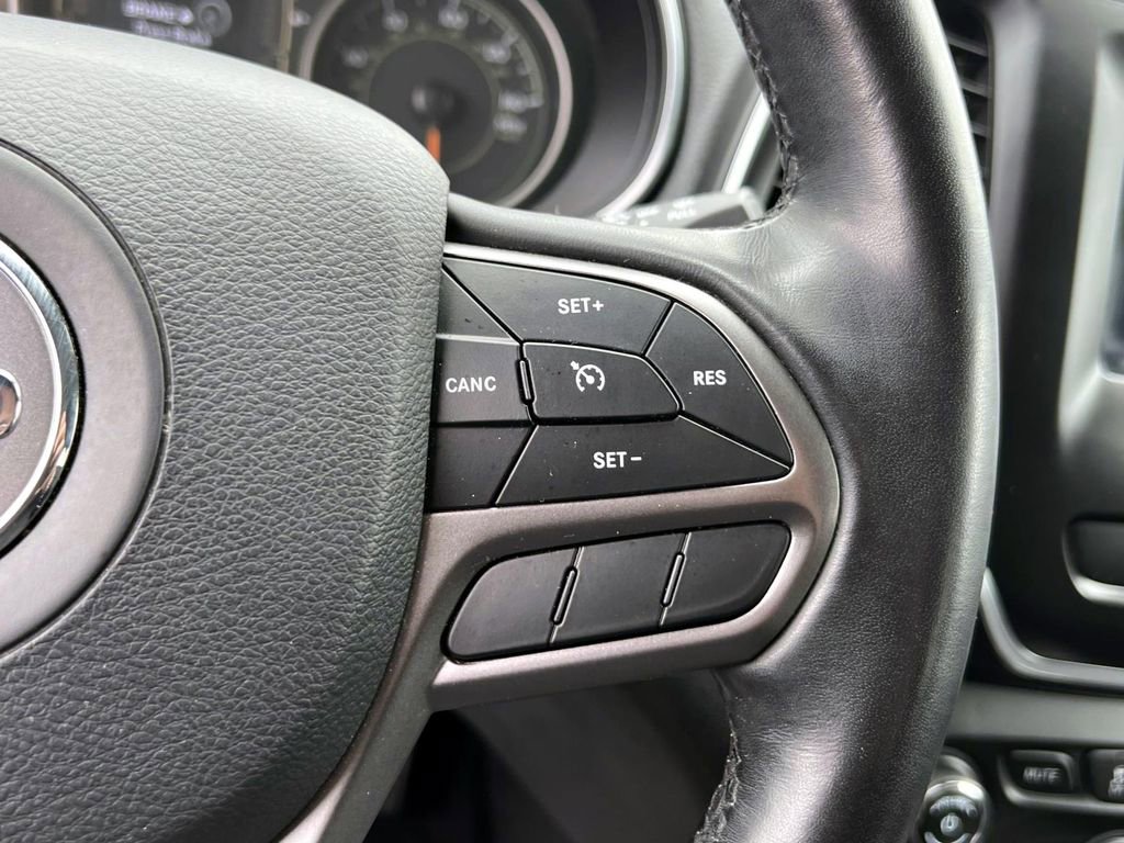 Used 2020 Jeep Cherokee Latitude Plus w/ Comfort/Convenience Group image 23