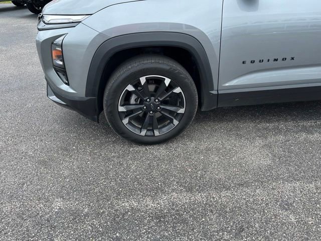 Used 2025 Chevrolet Equinox RS w/ Safety and Technology Package AWD/4WD image 4