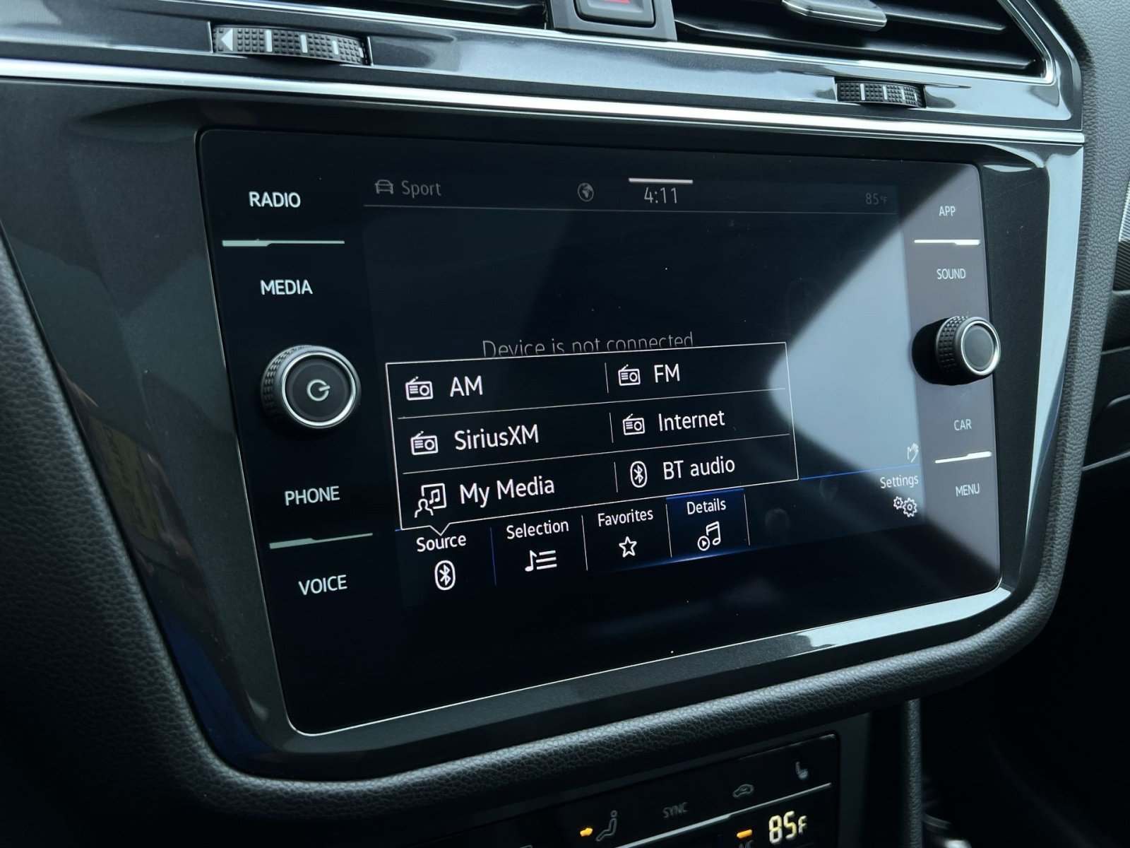 Used 2022 Volkswagen Tiguan SE AWD/4WD image 28