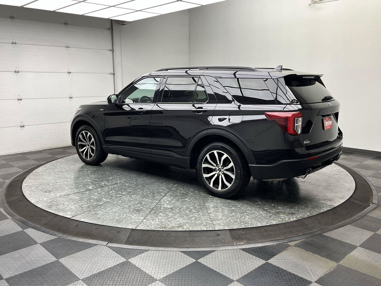 Certified 2023 Ford Explorer ST-Line w/ Class IV Trailer Tow Package AWD/4WD video 2