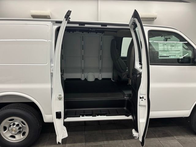 New 2026 Chevrolet Express 2500 w/ Driver Convenience Package RWD image 10