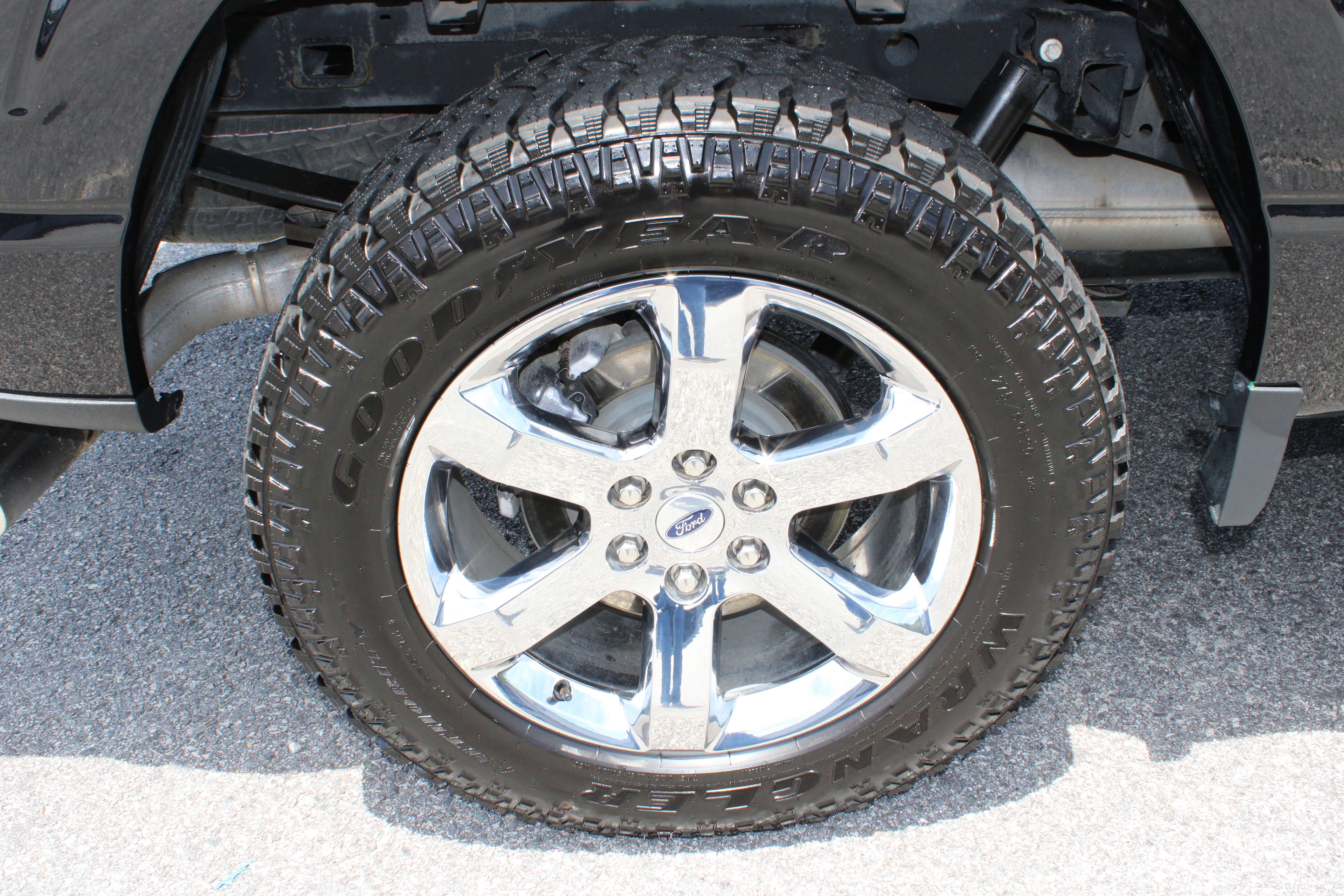 Used 2023 Ford F150 Lariat w/ FX4 Off-Road Package AWD/4WD image 13