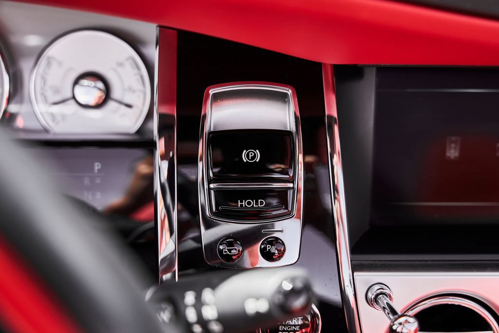 Used 2018 Rolls-Royce Dawn RWD image 57