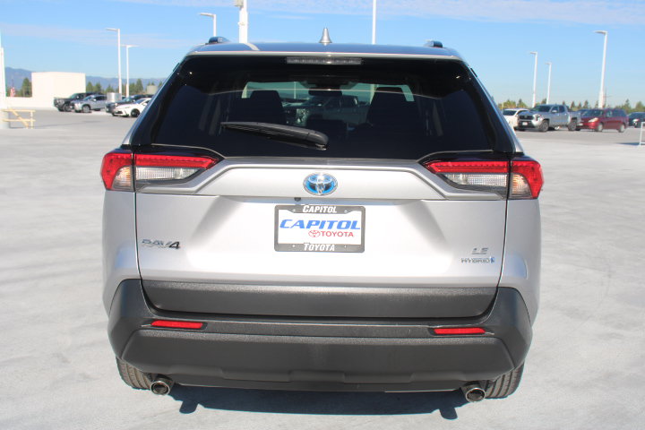 Used 2023 Toyota RAV4 LE AWD/4WD image 4