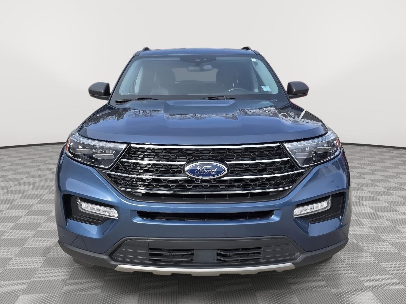 Used 2020 Ford Explorer XLT w/ Equipment Group 202A image 2