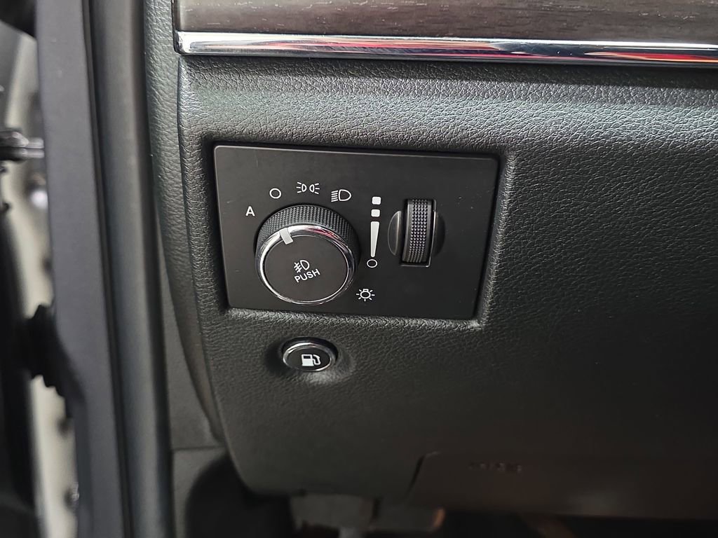 Used 2014 Jeep Grand Cherokee Limited AWD/4WD image 25