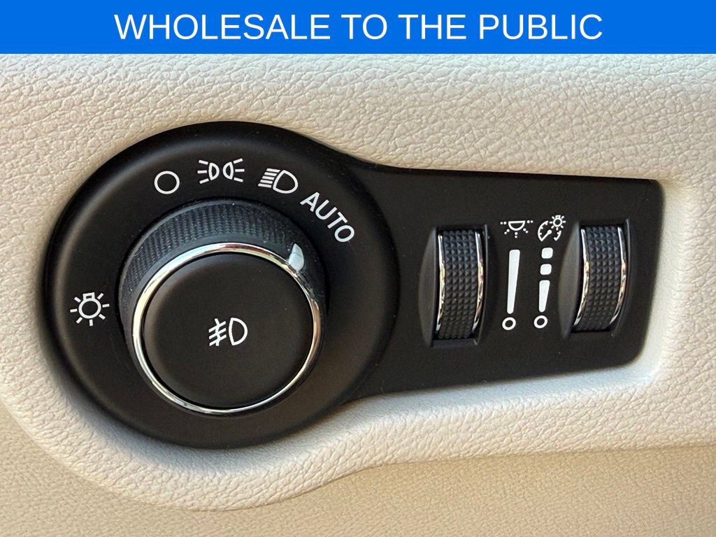 Used 2020 Chrysler Pacifica Touring-L FWD image 19