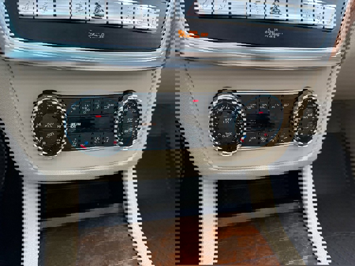 Used 2014 Mercedes-Benz GL 550 4MATIC image 42