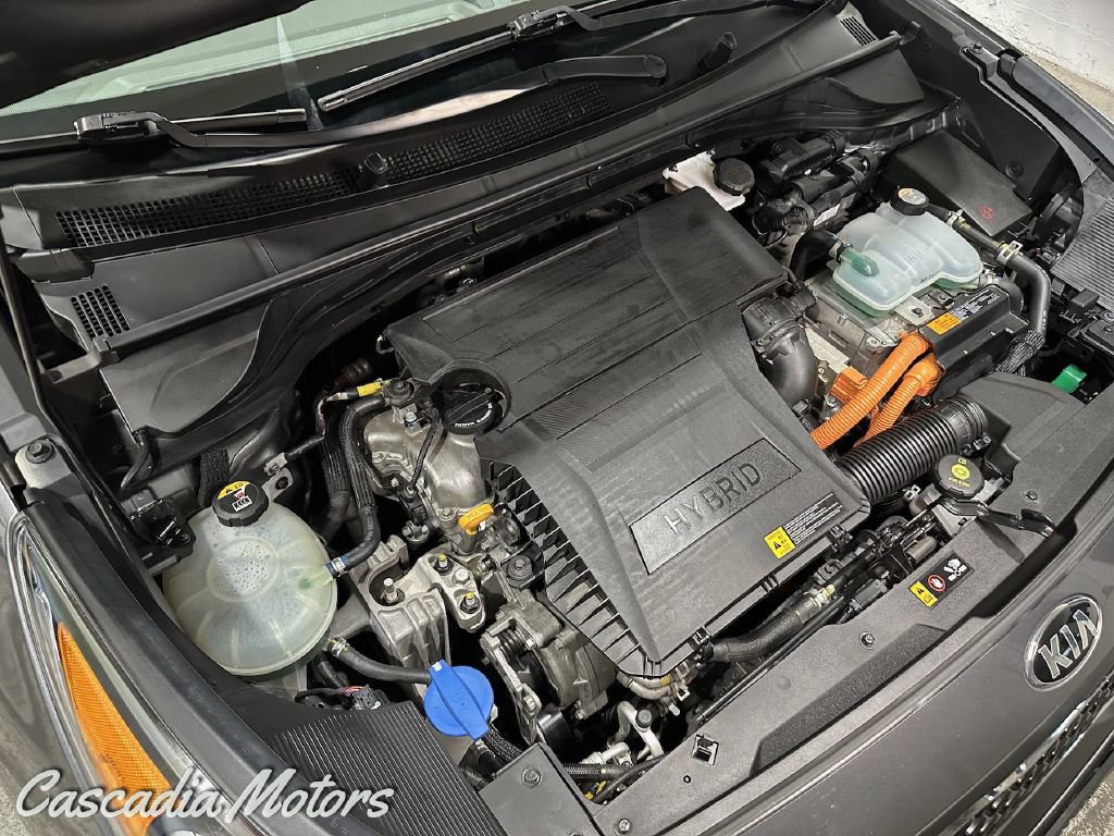 Used 2017 Kia Niro LX FWD image 32