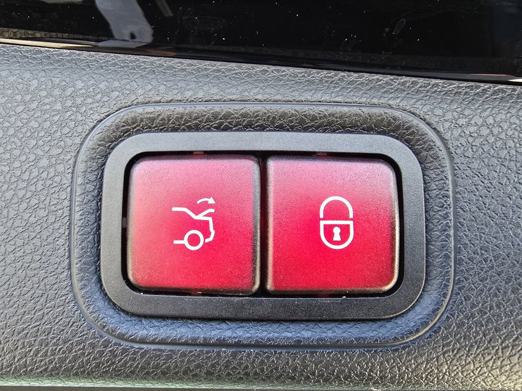 Used 2020 Mercedes-Benz E 350 Sedan w/ Premium Package image 20