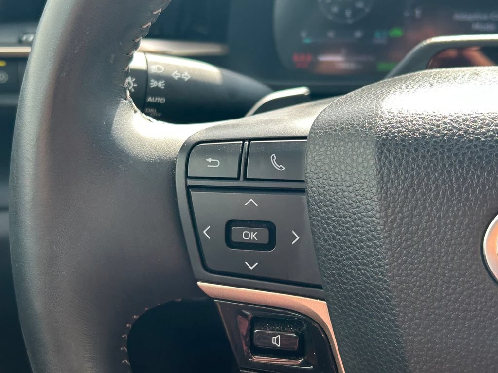 Used 2025 Toyota Crown Platinum AWD/4WD image 39