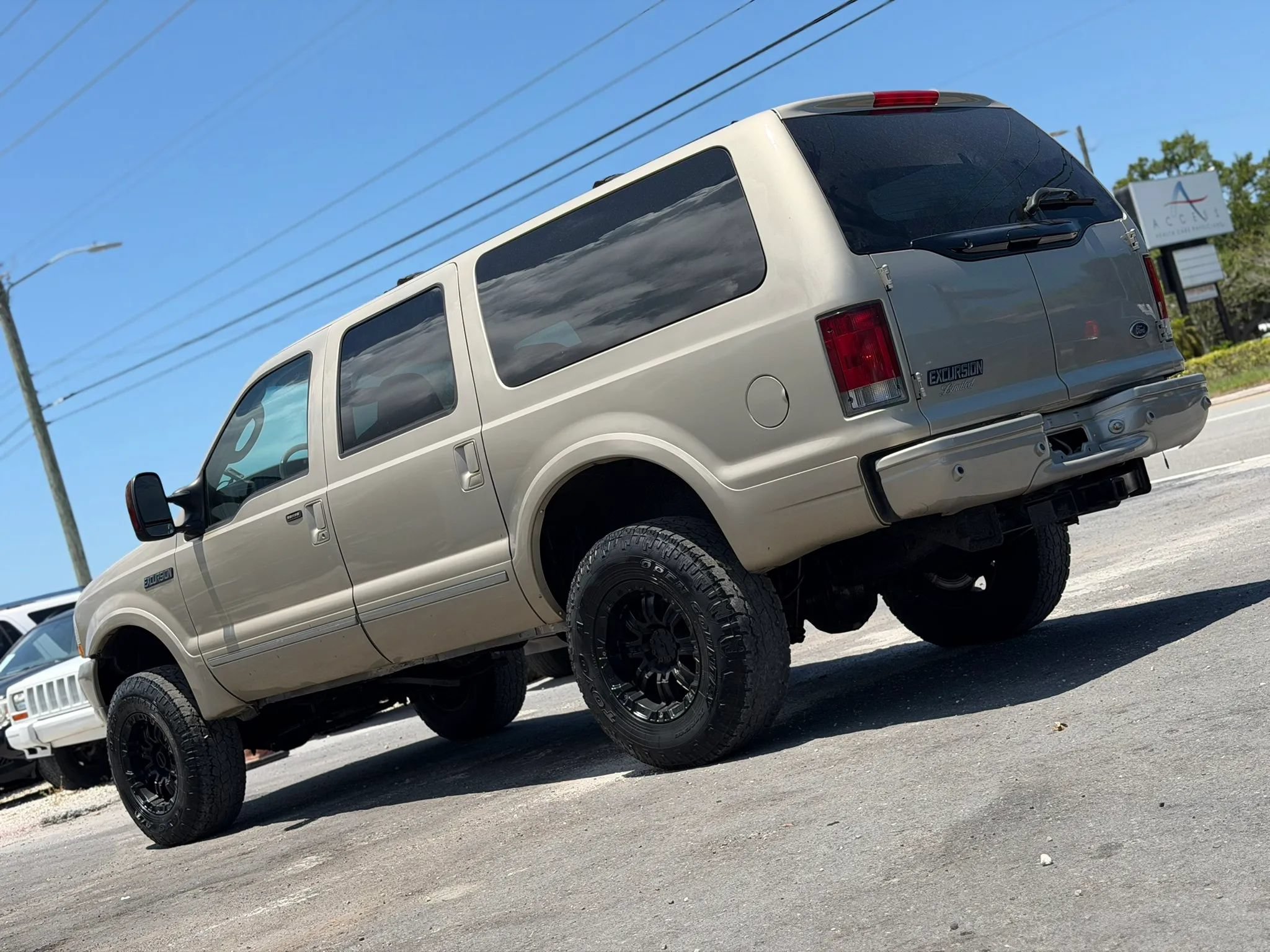 Used 2004 Ford Excursion Limited AWD/4WD image 4
